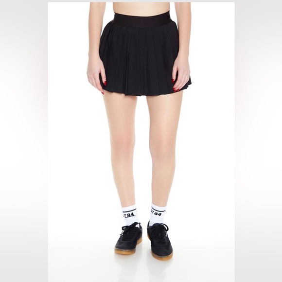 Black Pleated Mini Skirt with shorts inside - Picture 6 of 10